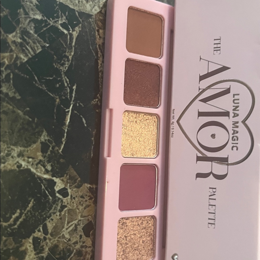 Luna Magic The Amor Palette - Pink Eyeshadow Collection - Picture 2 of 2